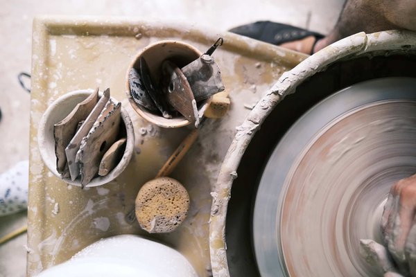 Comment choisir sa terre et son matériel pour la poterie ?